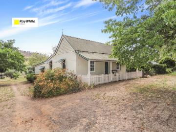 Adelong, Tumut, Talbingo - Garden