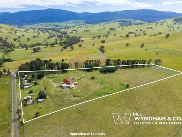 Historic Ensay North Acreage with Big Potential