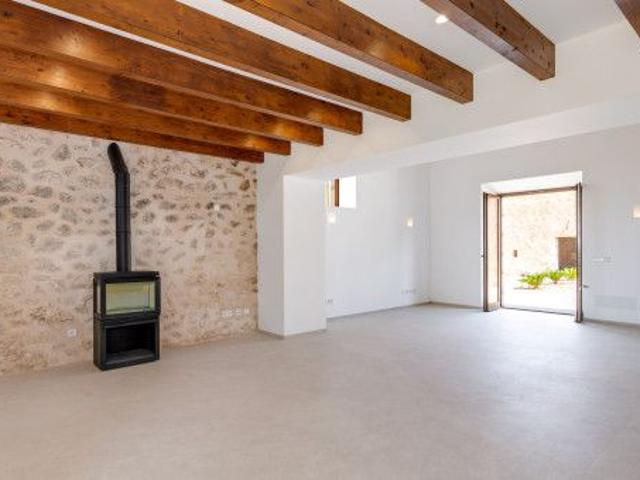 Historic finca consisting of two buildings and a large pool with a stunning view over Manacor to the Tramuntana Mountains