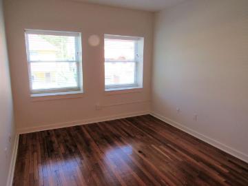 Historic Florentine Studio Apartment for Rent at 907 S 25th St, Omaha, NE 68105 Columbus Park