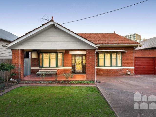 Historic grandeur, city fringe convenience, endless potential
