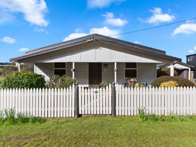 Historic Homestead & Thriving Airbnb Tiny Home