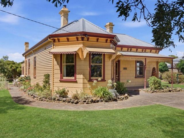 Historic Mayfield A Landmark Port Fairy property with character & charm