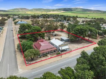 Historic Residence & Separate Shopfront on Highway 1