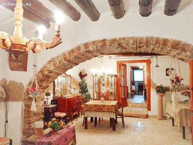Histórica casa de piedra en Cinctorres – 741 m2 con múltiples posibilidades