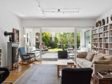 Historisch und trotzdem modern: Fünfzimmerwohnung barrierefrei mit großem Sonnengarten