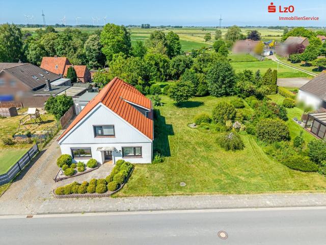 Historisch und modernisiert mit großem Platzangebot Charmantes Einfamilienhaus in Wiarden