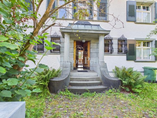 Historische 12.5 Zimmer Villa mit grandiosem Entwicklungspotential