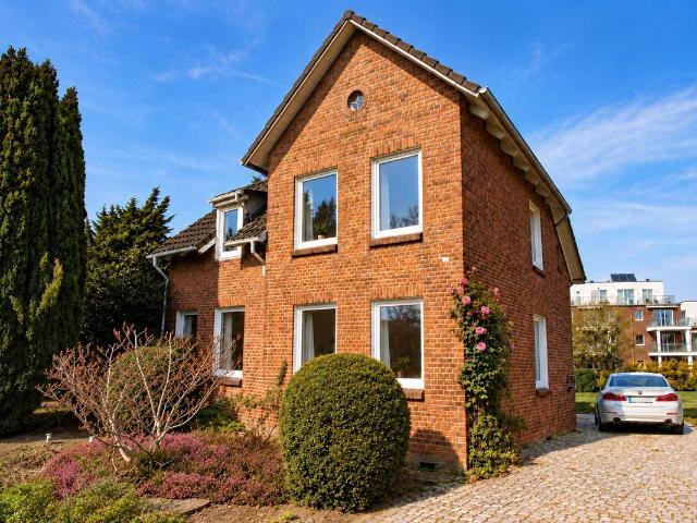 Historische Villa trifft modernes Wohnen in Bestlage von Wentorf. mit Wärmepumpe !