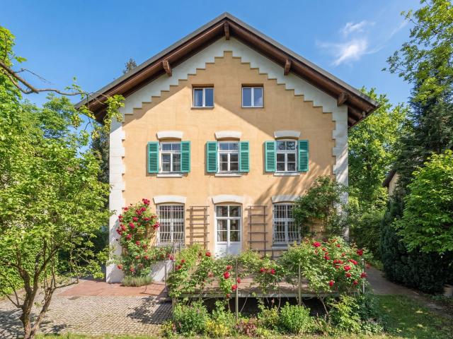 Historische Villa mit hinreißendem Flair und großem Raumangebot in ruhiger Lage