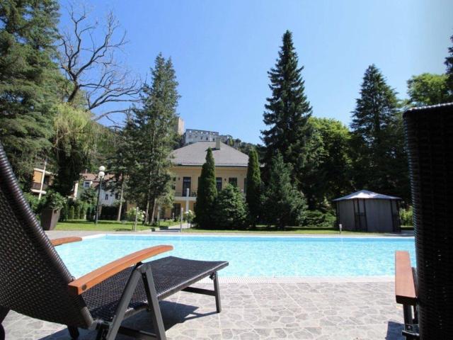 HISTORISCHE VILLA MIT PARK, POOL & SPA IN BADEN BEI WIEN