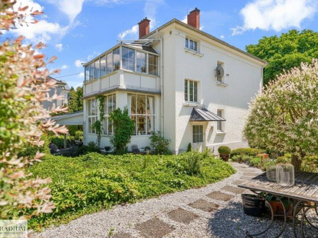Zwischen den Weinbergen 2.300m² Grundstück mit Villa