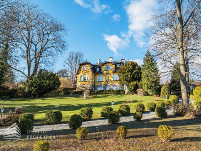 Historische Villa mit wunderschönem Garten im Wienerwald