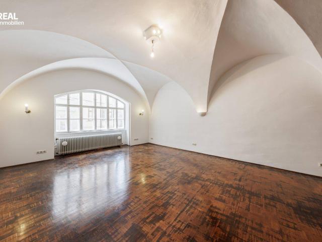 Historische Altbauwohnung in bester Lage des 1. Bezirks
