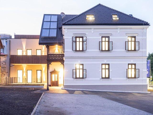Historische Altbau Wohnung mit sonnigem Balkon