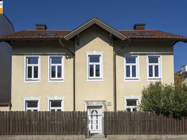 Historische Eleganz trifft moderne Flexibilität | Villa mit Pool, Garten und eigenem Praxisbereich I MB IMMOBILIEN