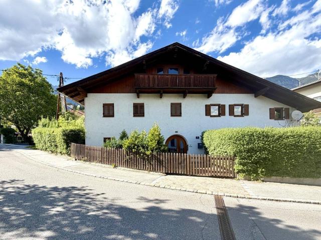 Historische Haushälfte mit Charme und großem Potenzial im Ortszentrum von Rum