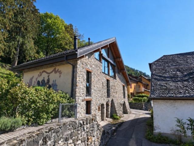 Historische, renovierte Scheune in Chamby mit Ausblick auf See und Berge