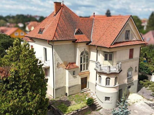 Historische Stadtvilla mit Nebengebäuden und Garten in ruhiger, zentraler Lage im Zentrum von Fürstenfeld!