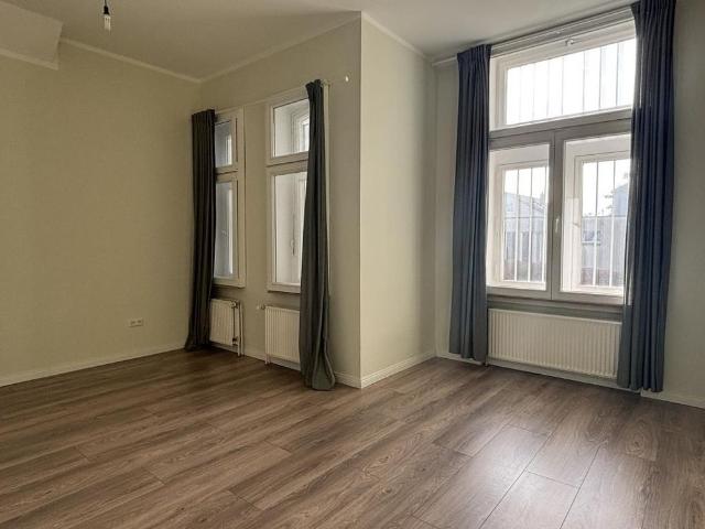 Historischer Charme trifft auf urbanes Wohnen – Stilvolle 2,5 ZKB Wohnung in einer Stadtvilla