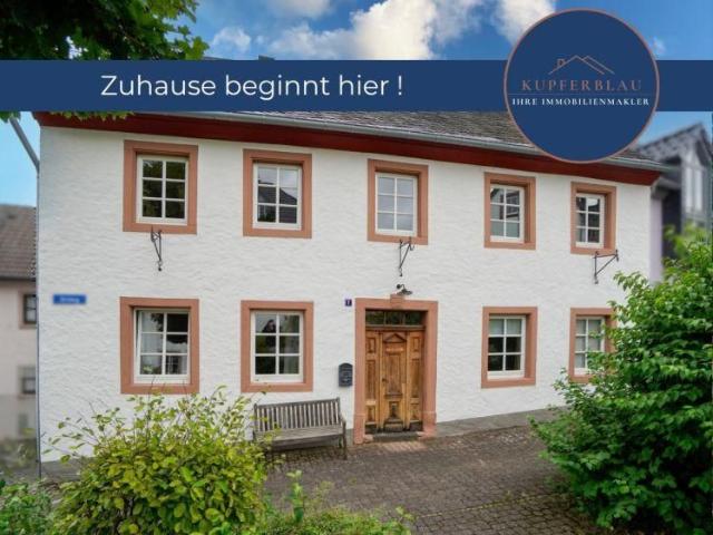 Historischer Charme trifft modernen Wohnkomfort – Aufwendig saniertes Einfamilienhaus mit Burgblick
