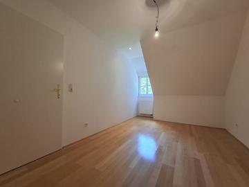 HISTORISCHER CHARME TRIFFT MODERNEN WOHNKOMFORT DACHGESCHOSSWOHNUNG IN DER BERGGASSE