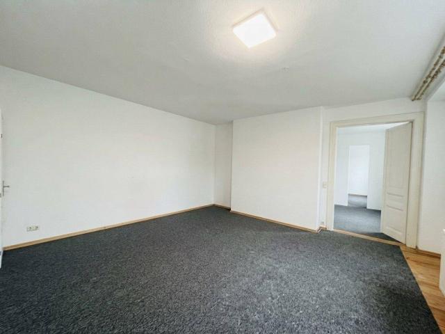 Historischer Charme, zeitlose Eleganz! Sanierungsbedürftige 3 Zimmer Altbauwohnung im Servitenviertel mit Balkon!