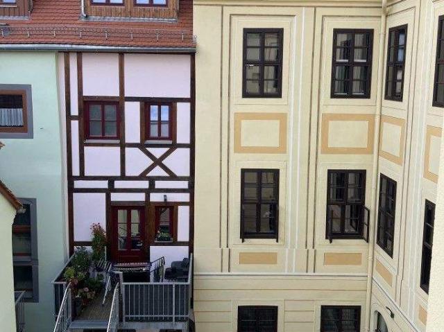 Historischer Altbau trifft modernen Wohnkomfort! Wohnen auf vier Etagen!