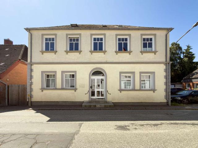 Historischer Altbaucharme mit Perspektive – Mehrfamilienhaus mit fünf Wohneinheiten und laufenden.