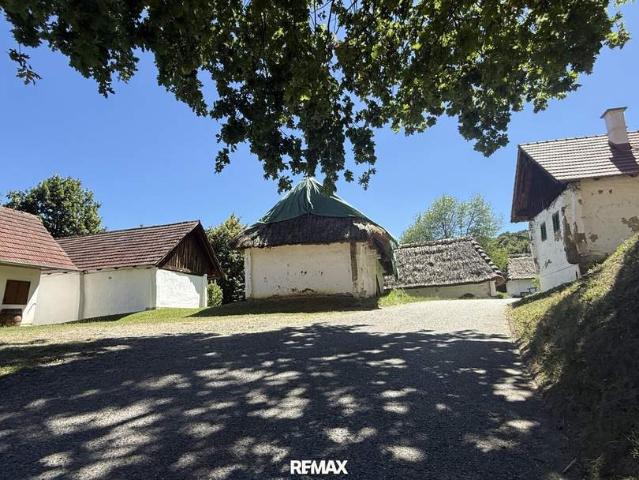 Historischer Weinkeller aus dem Jahr 1839 in der berühmten Kellergasse Heiligenbrunn – Idylle pur im Südburgenland