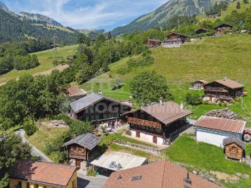 HISTORISCHES CHALET AUS DEM JAHR 1767 MIT RENOVIERUNGSPOTENZIAL