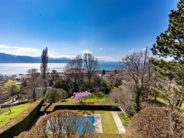 Historisches Anwesen und dominanter Blick auf die Stadt und den Genfersee