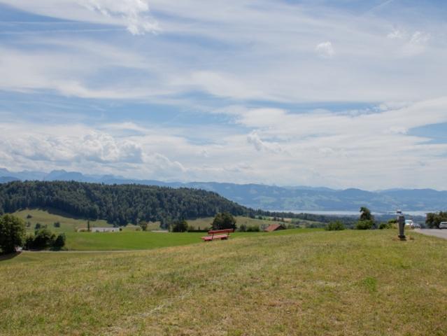 Historisches Anwesen mit 5'264 m² Land, Weitblick und drei Wohneinheiten