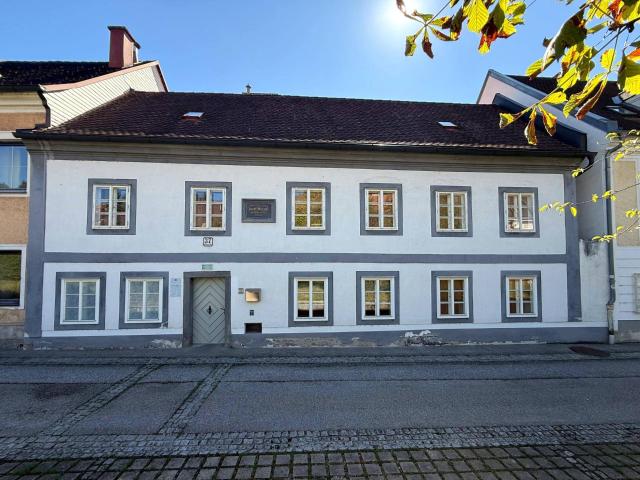 Historisches Altstadthaus am Wieserfeldplatz