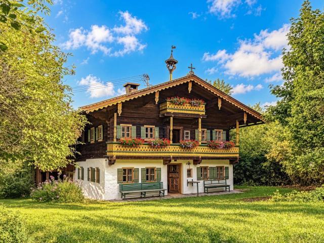 Historisches Bauernhaus in Grün Ruhelage