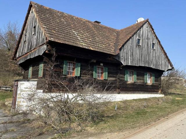 Historisches Bauernhaus in idyllischer Lage mit 12.640m² Grund