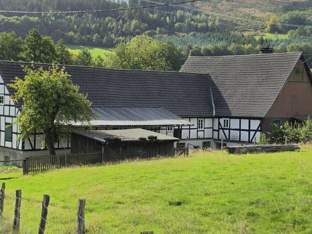 Historisches Bauernhaus mit Stall und weitläufigem Grundstück in Obersalwey