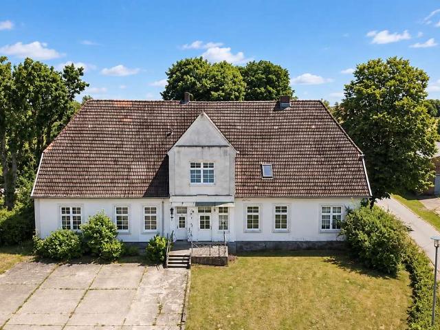 Historisches Gutshaus auf ca. 12.000 m² Grundstück mit Entwicklungspotenzial nahe Rostock
