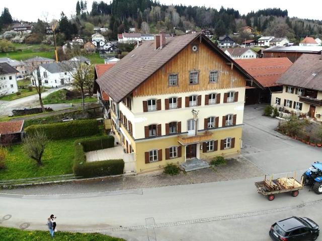 Historisches Ensemble mit Gaststätte, Stallungen und vielfältigen Nutzungsmöglichkeiten zu kaufen