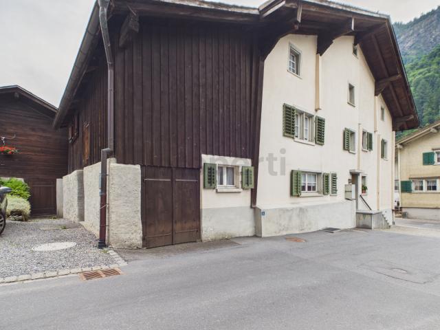 Historisches Einfamilienhaus mit charmantem Wohnkomfort in Glarus Süd