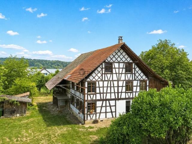 Historisches Fachwerkhaus auf 1'706 m² Grundstück mit Entwicklungspotenzial