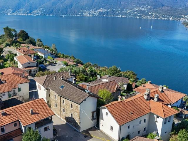 Historisches Tessinerhaus mit privatem Innenhof und Garagenbox