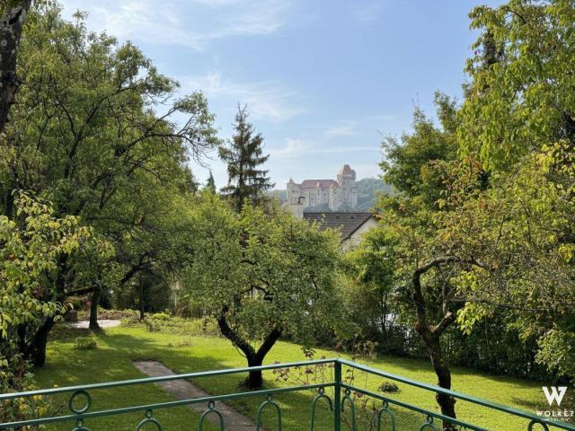 Historisches Haus mit direktem Burgblick, großem Garten & vielseitigem Potenzial – in Top Lage Maria Enzersdorf!