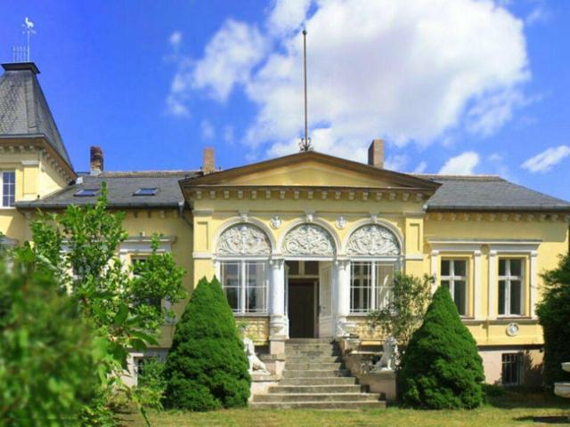 Historisches Herrenhaus mit Turm & Park nahe Berlin