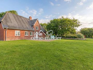 Historisches „Juwel am Deich“ – Großzügiges Wohnen auf 1.800 m² Traumgrundstück nahe Sylt & Föhr