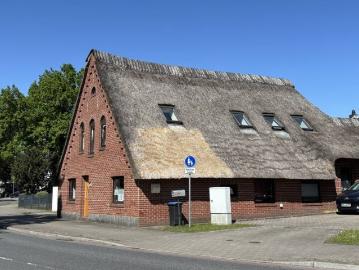 Historisches Juwel unter Reet: Modernisiertes Generationenhaus in Bremen Rekum