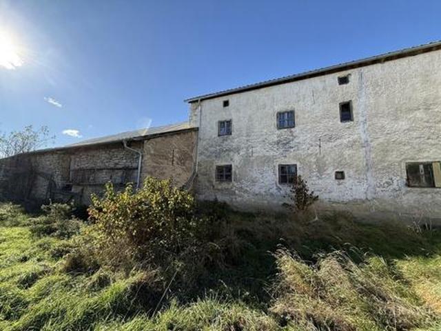 Historisches Jurahaus mit großem Stadel und ca. 1.070 qm Grundstück