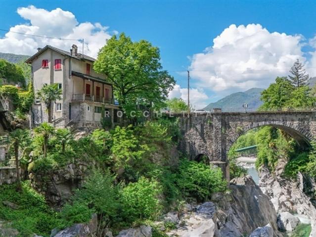 Historische Gastwirtschaft an einzigartiger Lage in Ponte Brolla