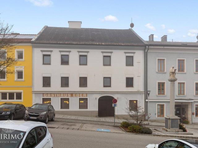 Historisches Mehrfamilienhaus am Marktplatz in Haag am Hausruck – 4 Wohnungen, Gewerbe & Ausbaupotenzial