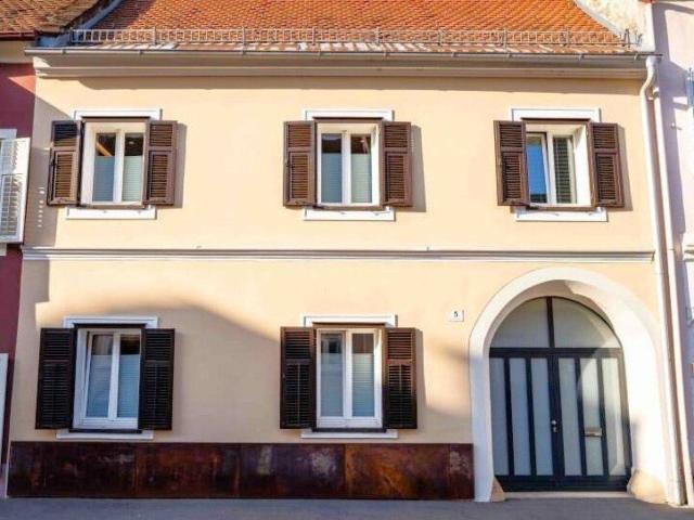 Historisches, saniertes Altstadthaus mit Innenhof in zentraler ruhigen Lage